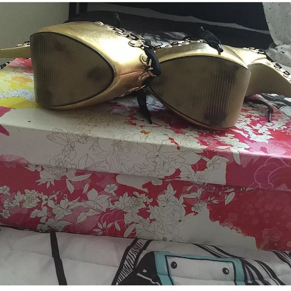 Gold Shoes Size Us 8 - Picture 5 of 6